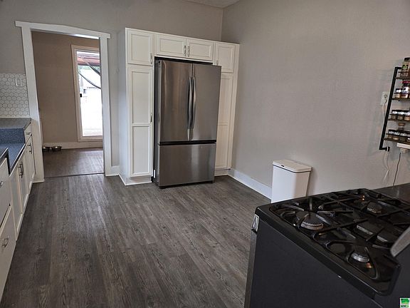 5th image of 1605 Silver St