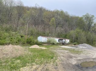 16 Logan Rd, Montgomery, WV 25136