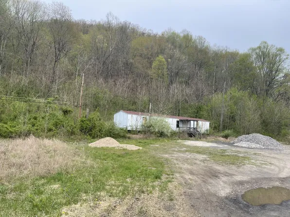 16 Logan Rd, Montgomery, WV 25136
