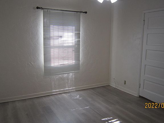 5th image of 1419 E Linden St
