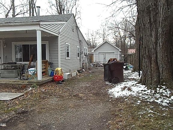 2nd image of 235 Bonnie Ln #1
