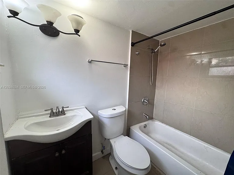 101 NE 41st St #C45 — Photo 7
