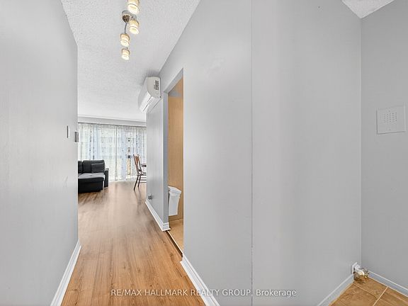 3rd image of 158 A McArthur Ave #404