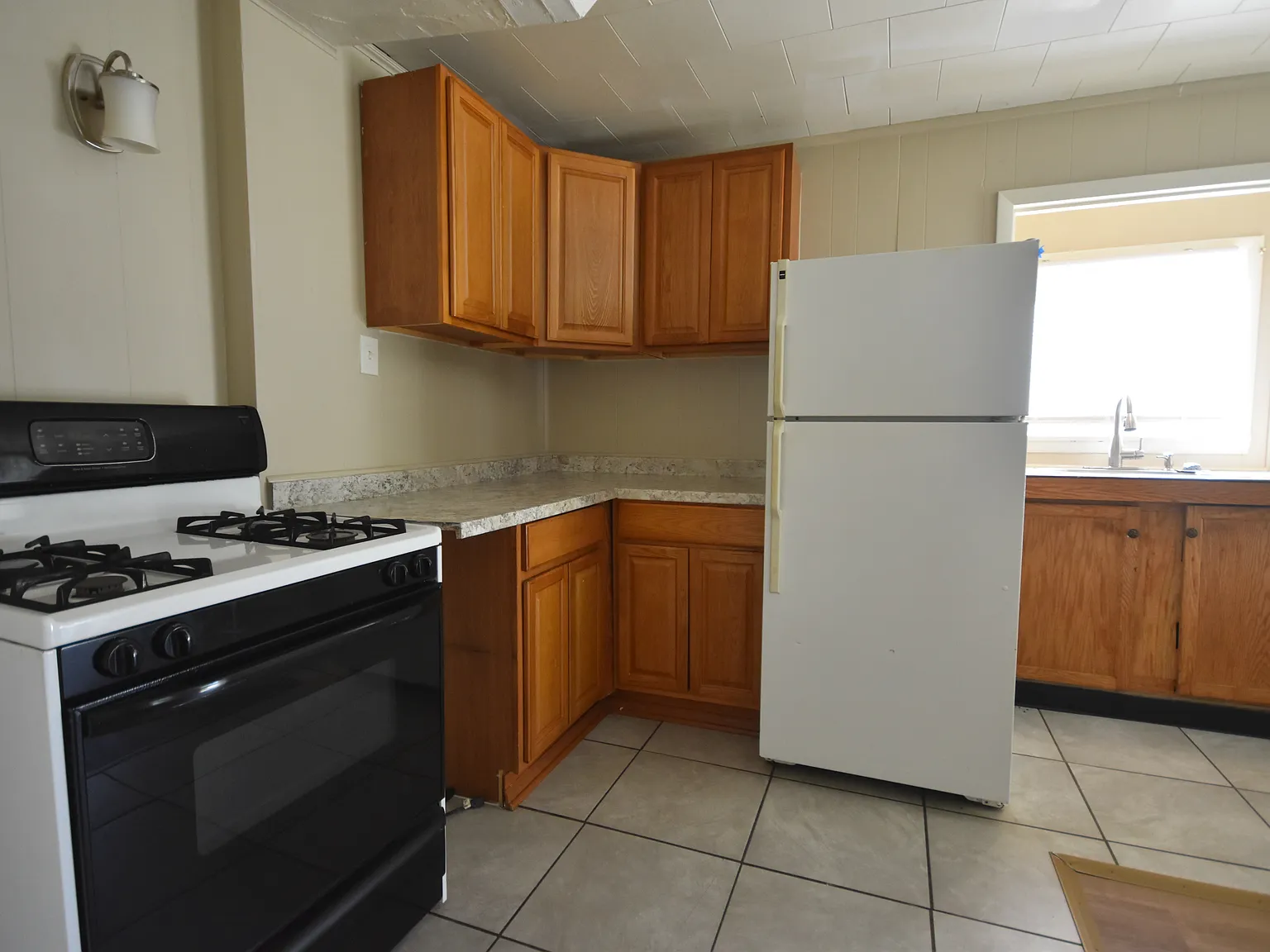 Studio, $875 — Photo 2