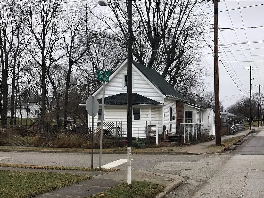 712 John St photo 1