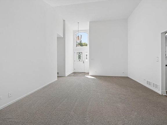 3rd image of 415 Juniper Dr