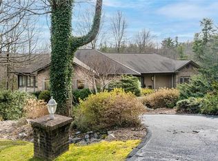 258 Red Maple Dr, Flat Rock, NC 28731