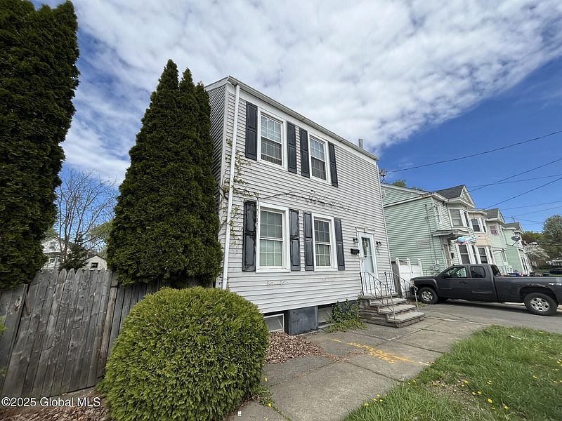 2nd image of 433 1st Avenue