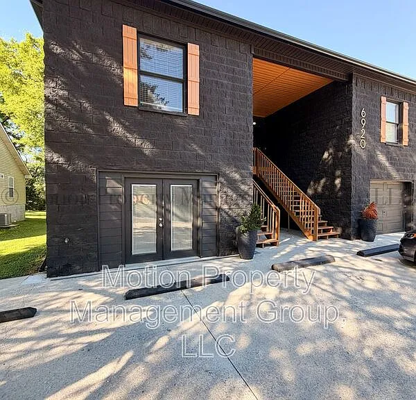 6920 Northside Dr #C — Photo 1