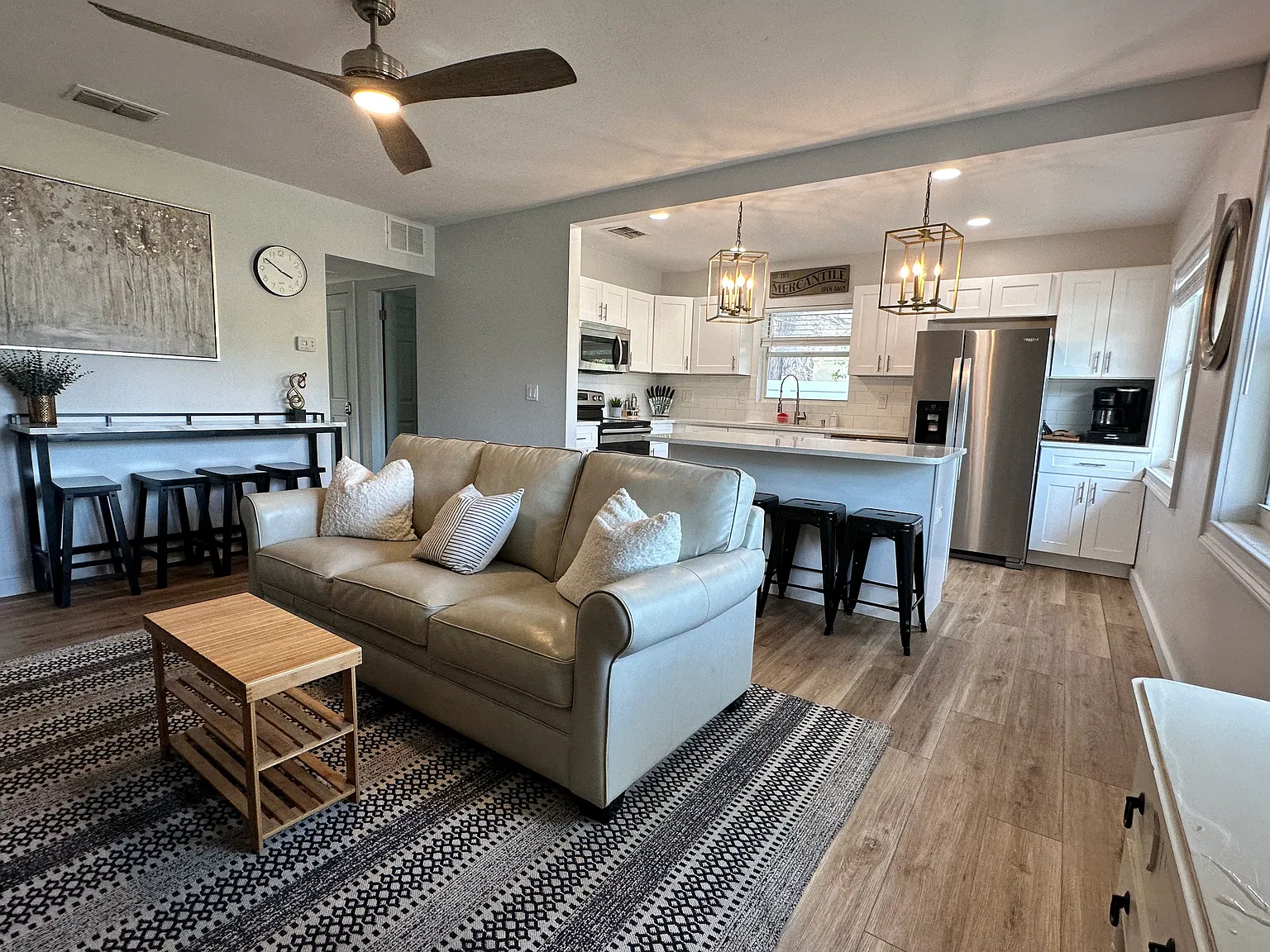 3 bed, 1500 sqft, $2,595 — Photo 2