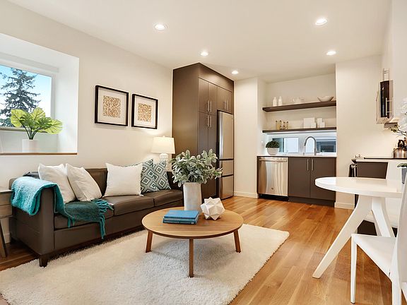 3rd image of 4844 Fauntleroy Way SW #D