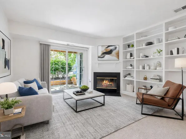 6910 Victoria Dr Unit B, Alexandria, VA 22310