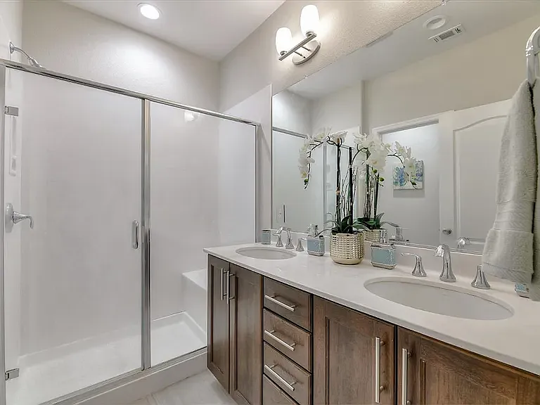 131 Hudson Pl — Photo 8