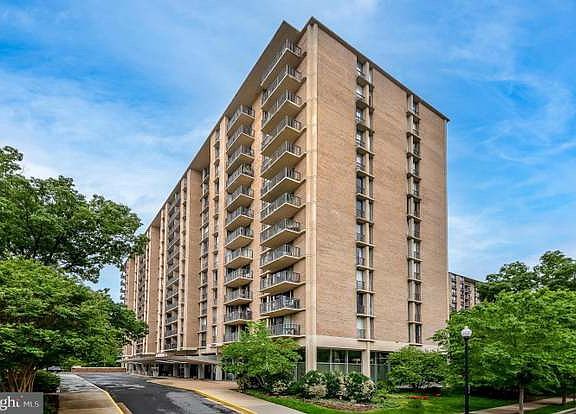 3rd image of 4600 S Four Mile Run Dr APT 933