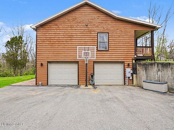 3rd image of 195 Maple Ln