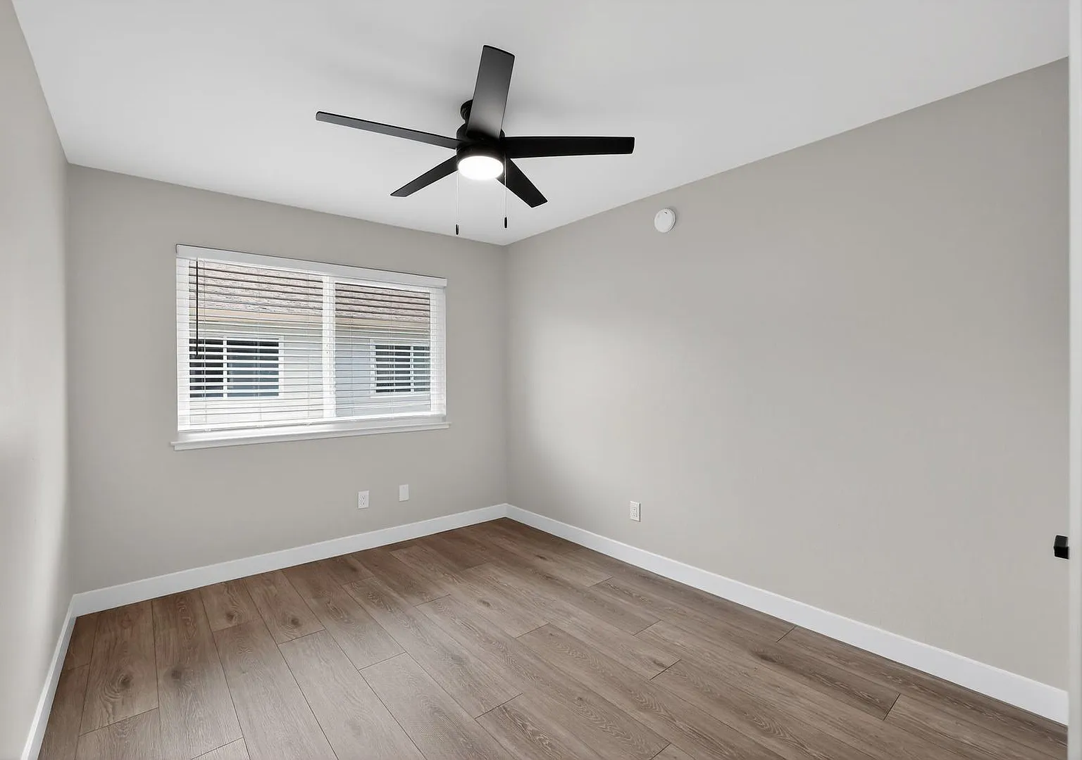 Citrus Heights Gorgeous Renovated Condo At Greenback Estates 6281 Cavan Drive #4 — Photo 4