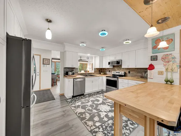12205 Renata Dr, Black Hawk, SD 57718