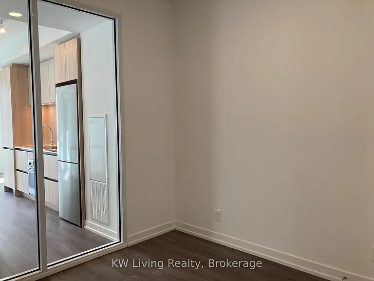 8 Beverley Glen Blvd #611 — Photo 24
