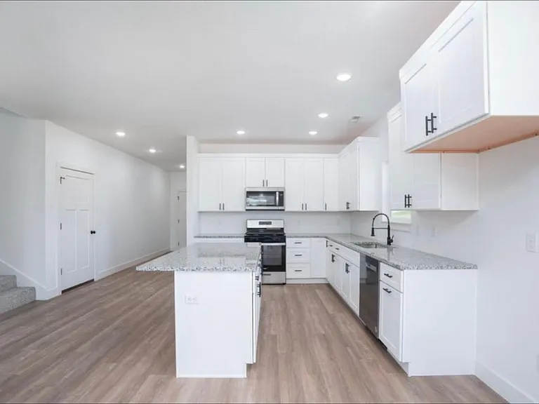 1262 S Birch Ave — Photo 3