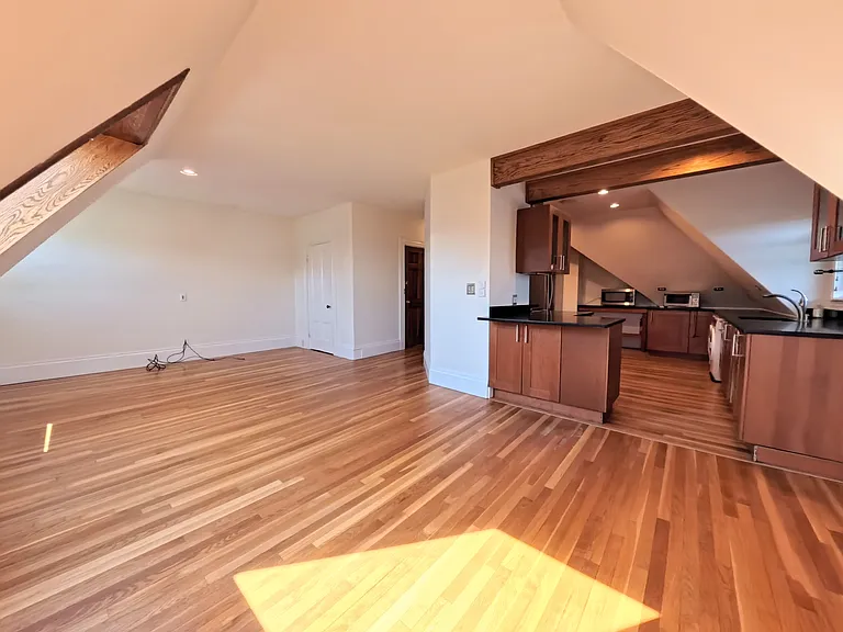 185 Davis Ave #8 — Photo 4