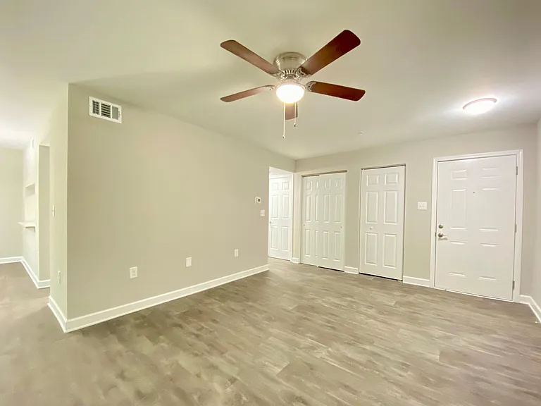 1033 Seasons Pkwy #1033 — Photo 9
