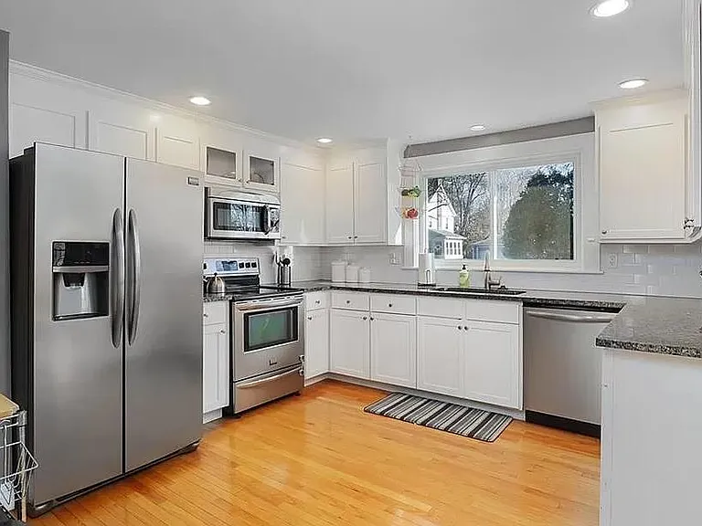 82 Seymour Ave — Photo 7