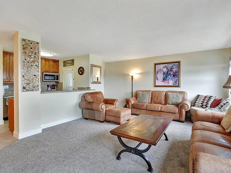 2555 NE 11th St #Penthouse 09 — Photo 8