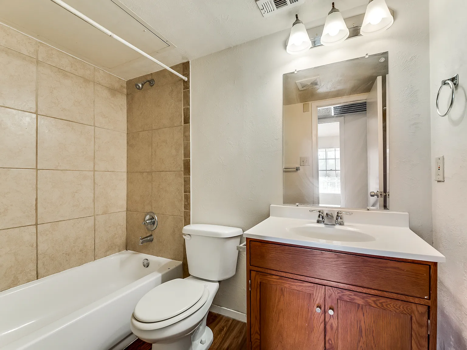 108 e cedar st, Arlington, TX-76011 — Photo 4