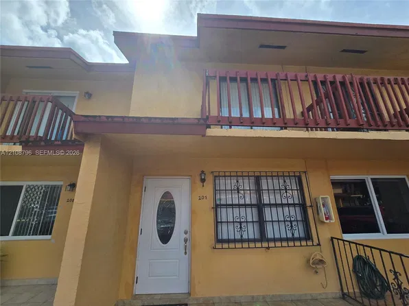 2211 W 52nd St APT 207, Hialeah, FL 33016