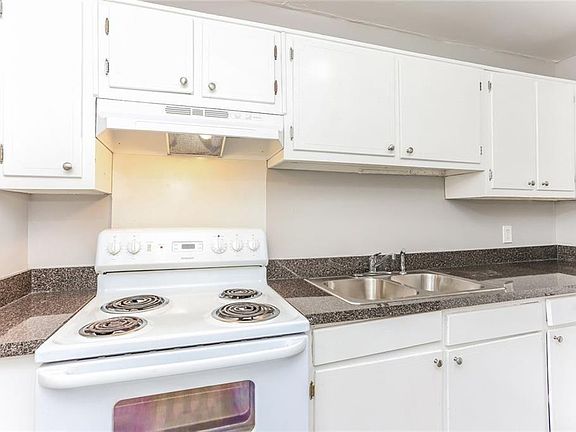 5th image of 4133 Conley Cir