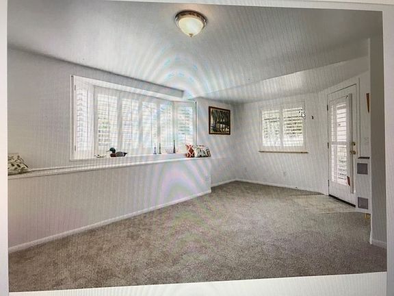 4th image of 385 Atwell St