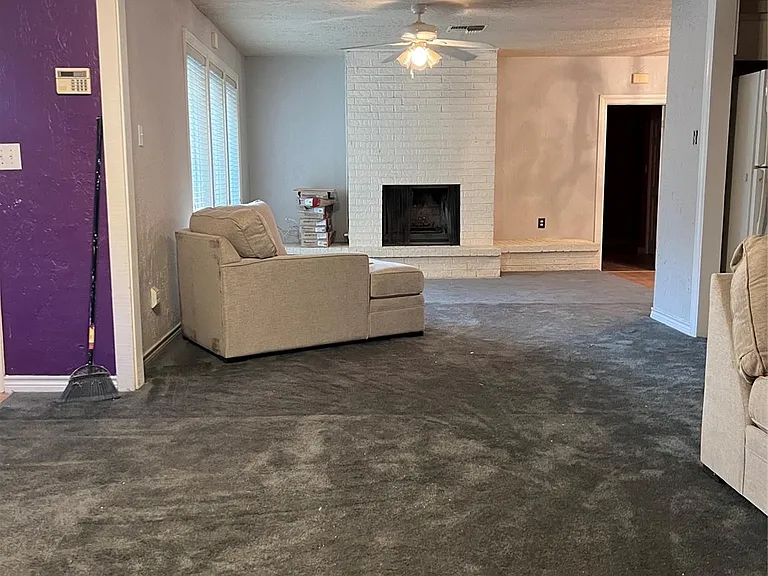 411 E Alabama St — Photo 10
