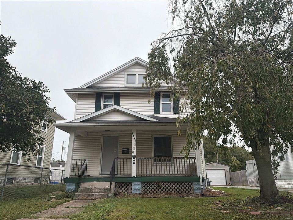 1st image of 216 N Clairmont Ave
