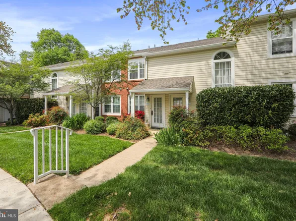 4012 Beacon Hill Dr, Southampton, PA 18966