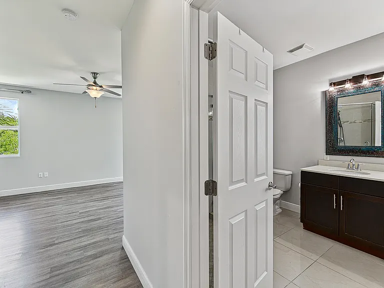 1135 NE 3rd Ave — Photo 25