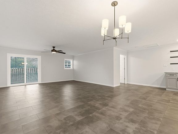 5th image of 4405 Camellia Dr.