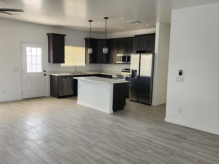 13905 S Avalon Rd — Photo 3