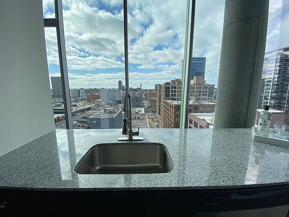 2nd image of 701 W Jackson Blvd #903