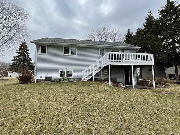 2nd image of 215 Sleepy Hollow Ln