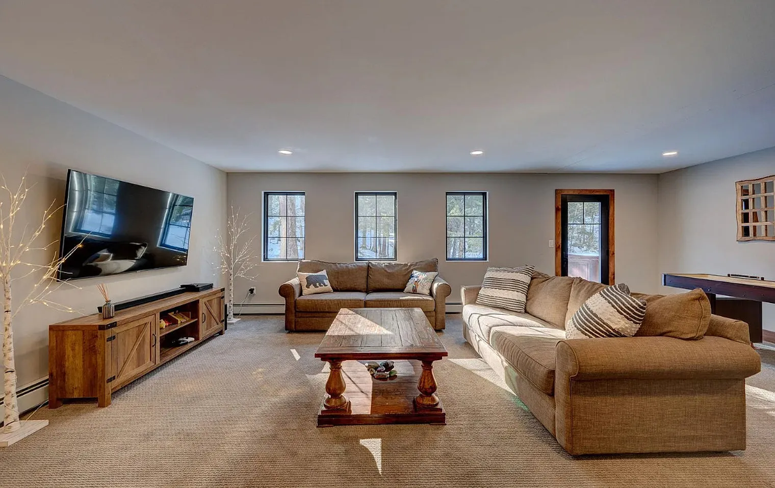 7 bed, 5.0 bath, 4294 sqft, $38,800 — Photo 4