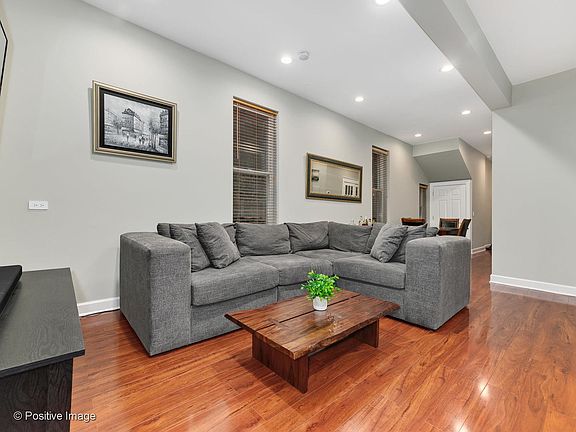 2nd image of 1344 N Artesian Ave