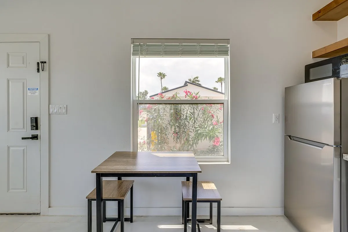 1 bed, $2,135 — Photo 4