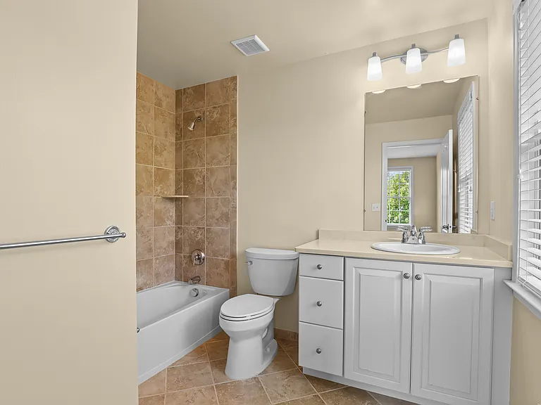 24303 Saybrook Ct — Photo 36