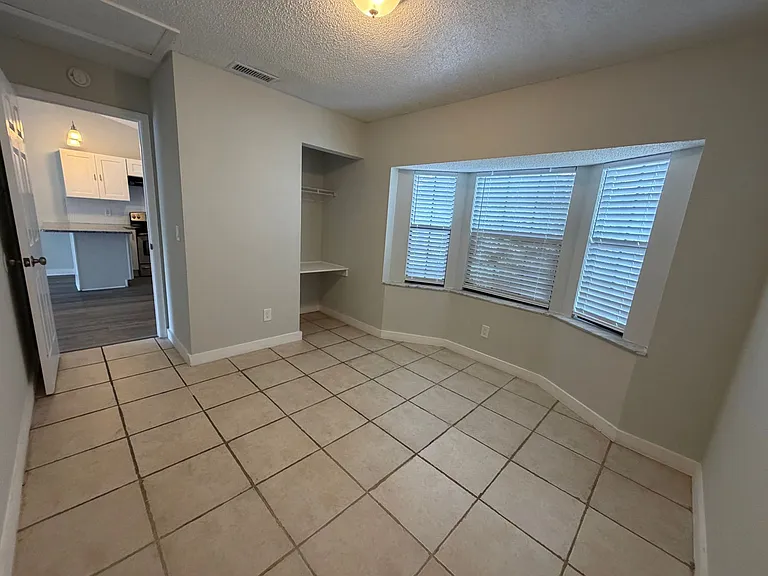 501 Saint Michaels Way — Photo 12