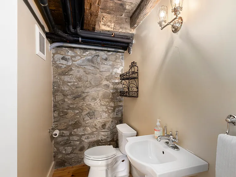 371 S Main St — Photo 15