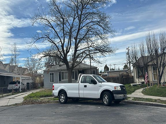 3rd image of 2942 S Garden Cir