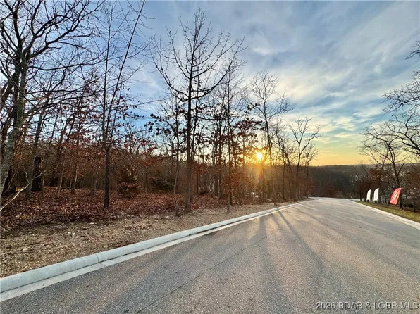 3 Bittersweet Rd, Lake Ozark, MO 65049