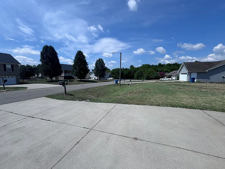 1575 Windy Holly Ln — Photo 22