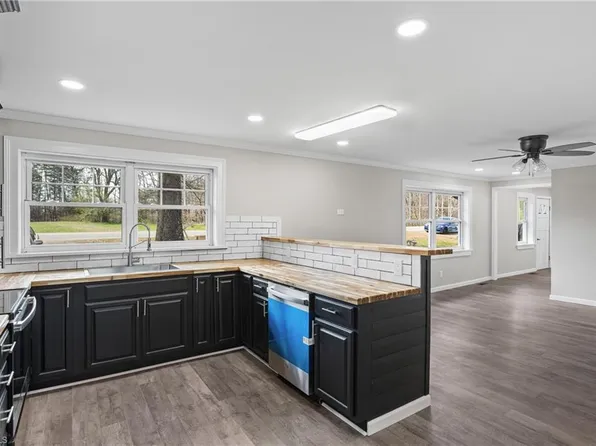 2032 Falcon Rd, East Bend, NC 27018