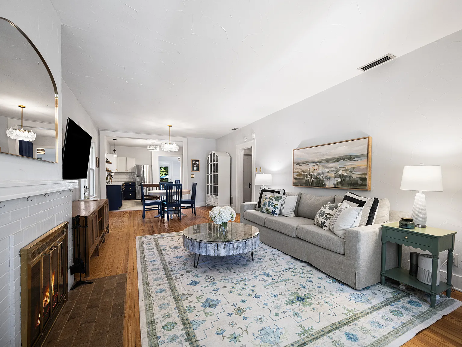 2 bed, 1410 sqft, $3,850 — Photo 2